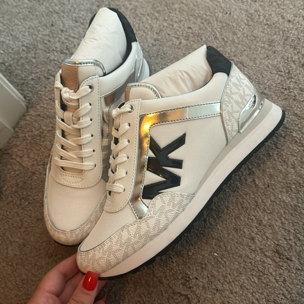Michael Kors sneakers - Picture 2 of 4